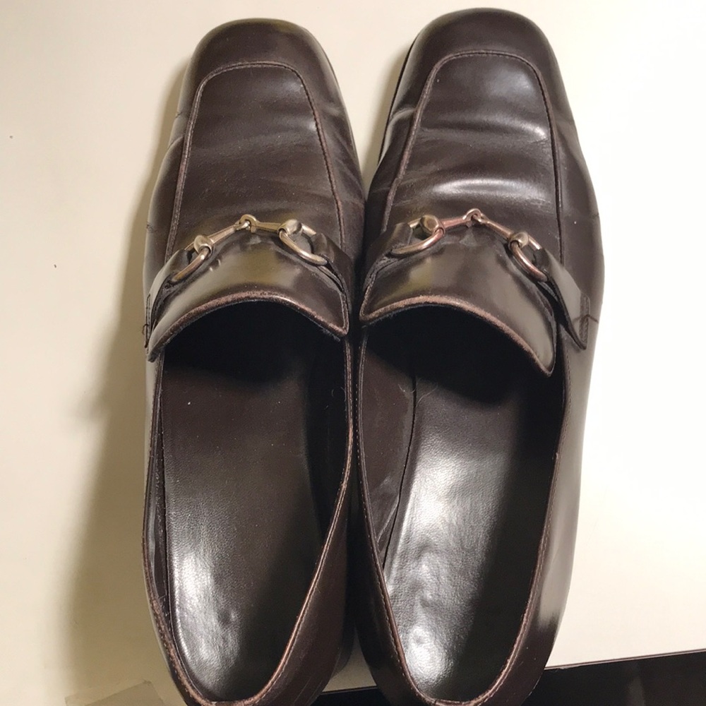 Women’s dark brown loafers 8 M w/Chain design & comfortable 1 & 1/2 inch heel